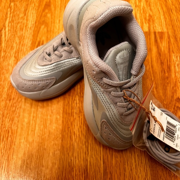 Brand New Toddler Adidas Grey Sneaker 👟 Size 11 - Picture 3 of 4
